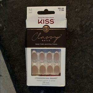 KISS Classy Nails - Elegant Beige